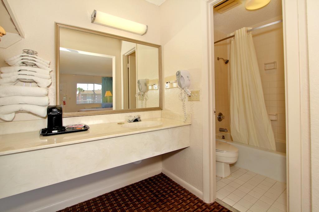 Super 8 By Wyndham Kissimmee Motel Bilik gambar