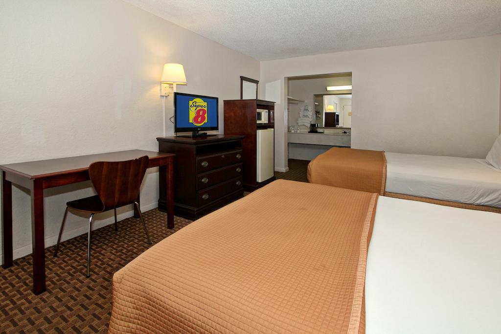 Super 8 By Wyndham Kissimmee Motel Bilik gambar