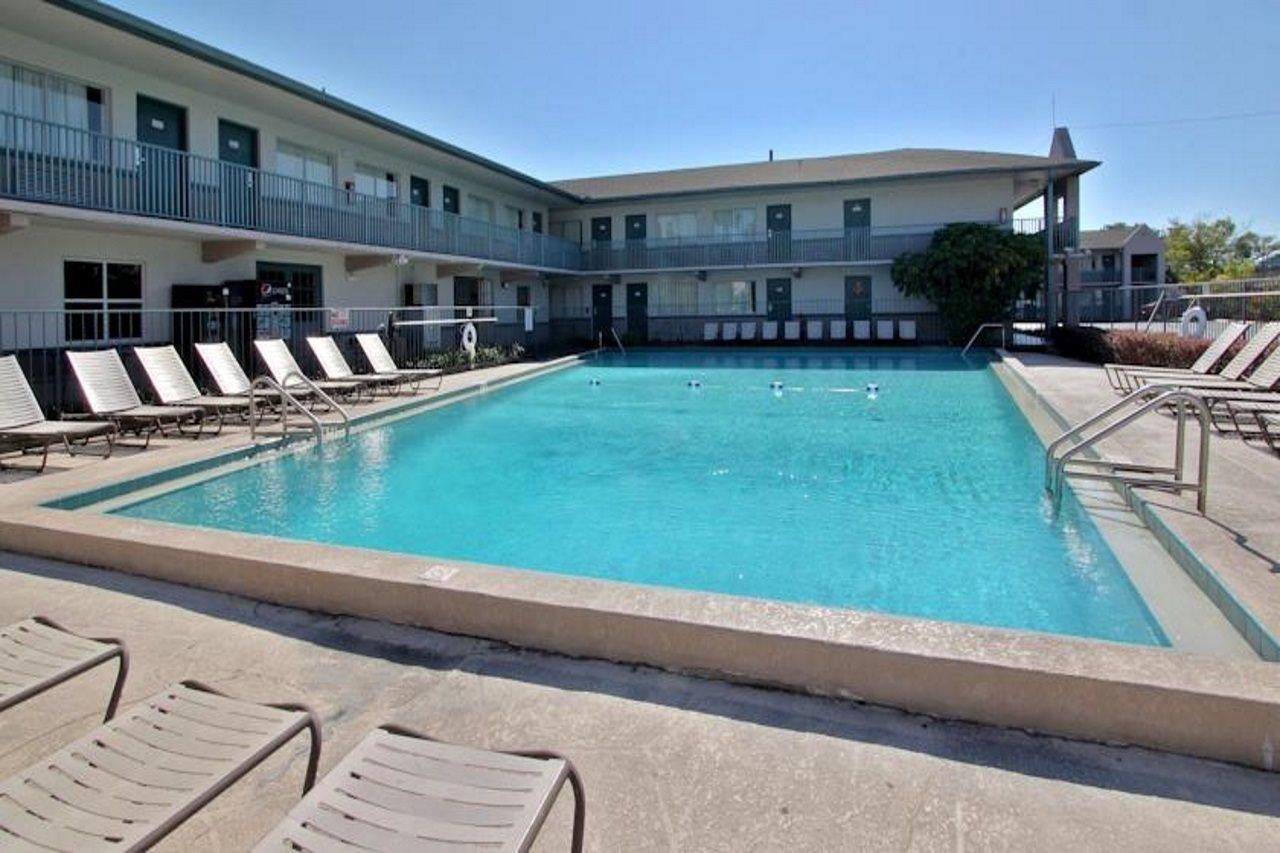 Super 8 By Wyndham Kissimmee Motel Luaran gambar